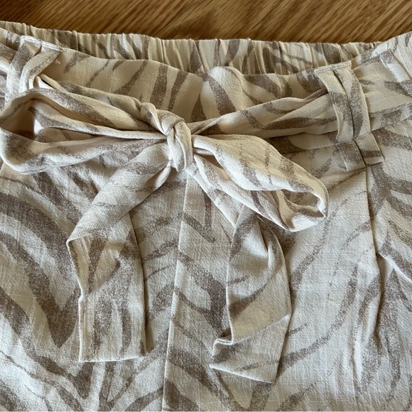 Carolina Belle Animal Print Shorts - Picture 3 of 4